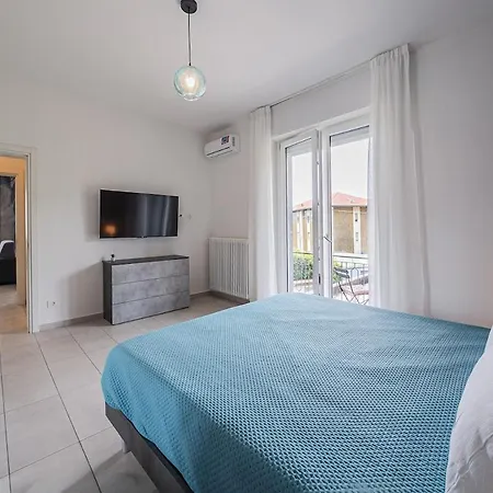 Blue Garden - 2br - Free Parking *